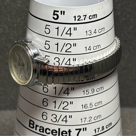 Acqua by TIMEX Indiglo Quartz Women’s Silver Tone Watch Stretch Band Working - Picture 7 of 8